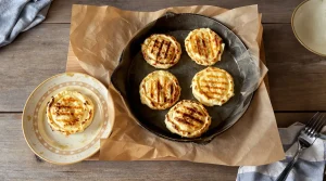 « Je les prépare en 10 minutes pour toute la famille » : mes galettes de pommes de terre crousti-dorées et fondantes au four, bien plus légères que des frites